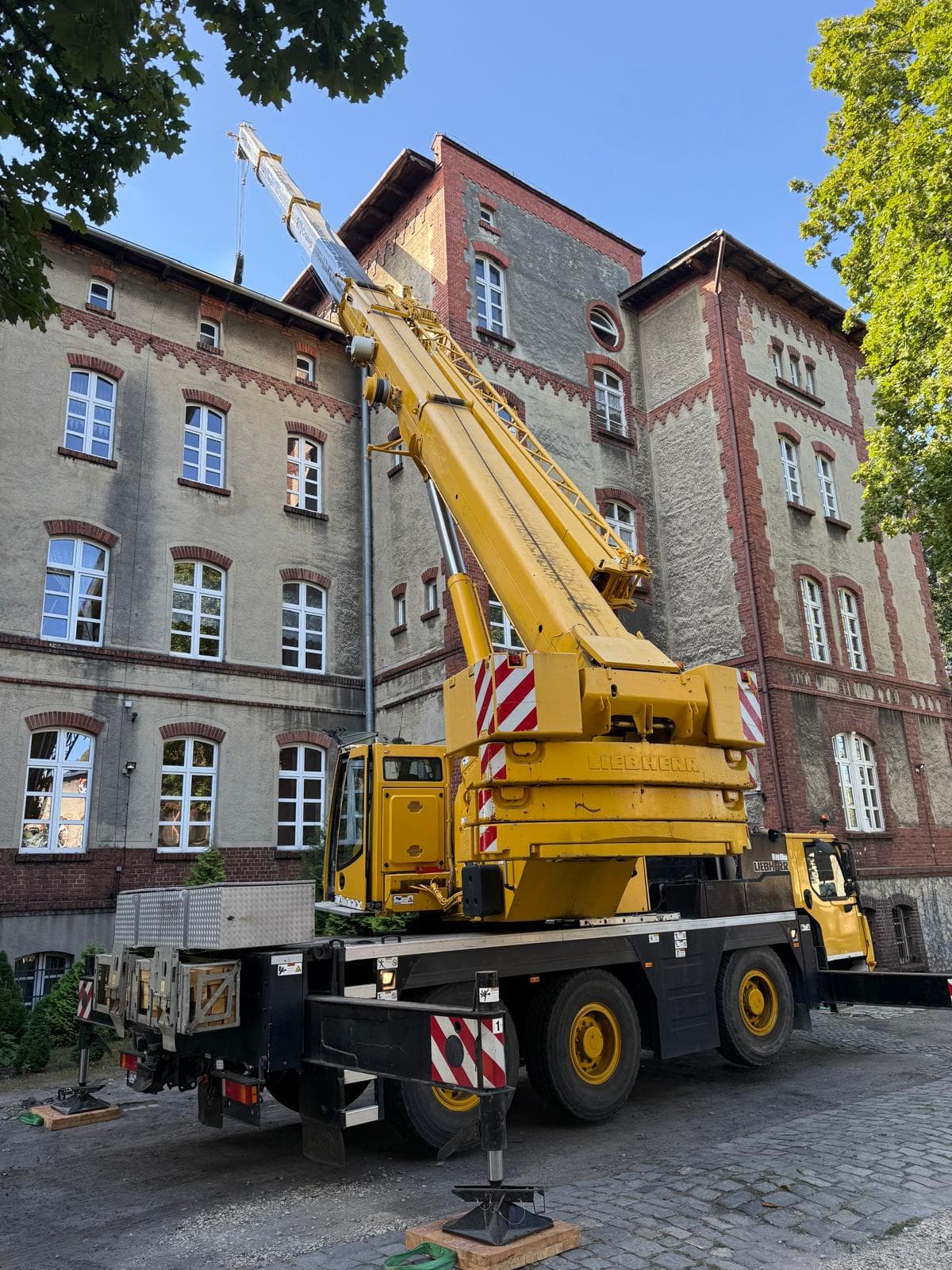 Dźwig Liebherr LTM 1050 3.1 w akcji