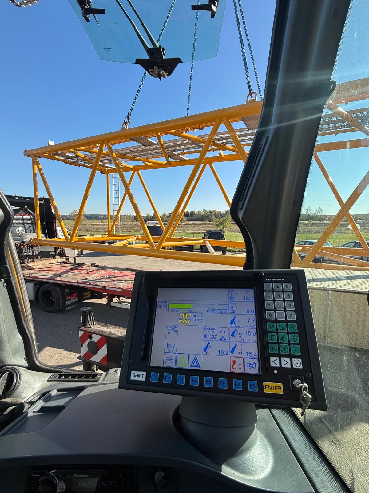 Rozładunek elementu dźwigu